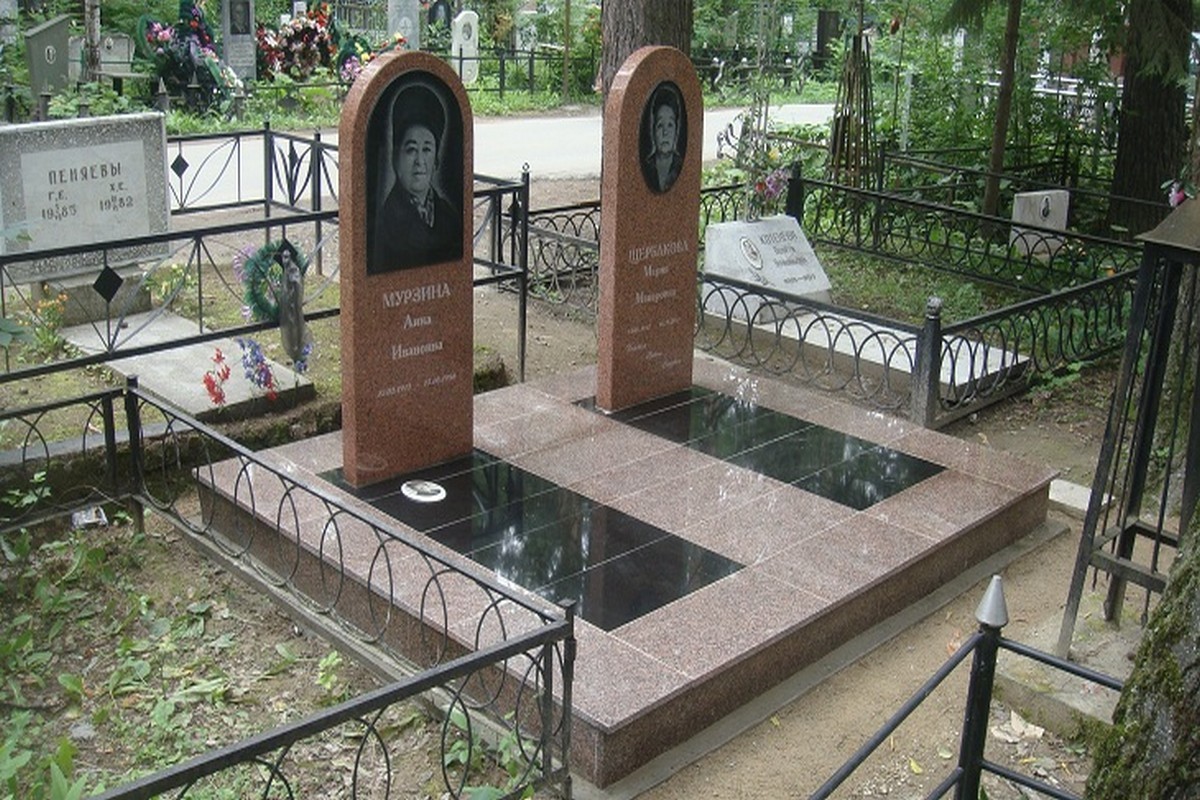 Памятники и надгробия